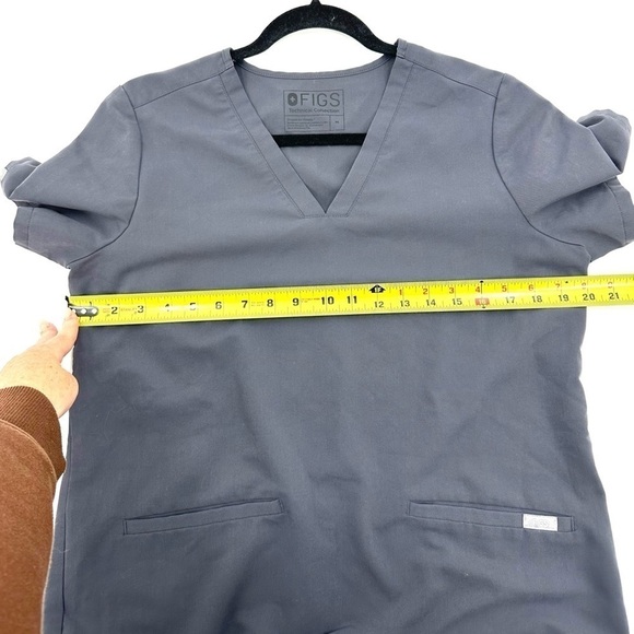 Figs Casma Scrub Top Three Pocket Medical Uniform Short Sleeve Gray Size Medium - Picture 8 of 10